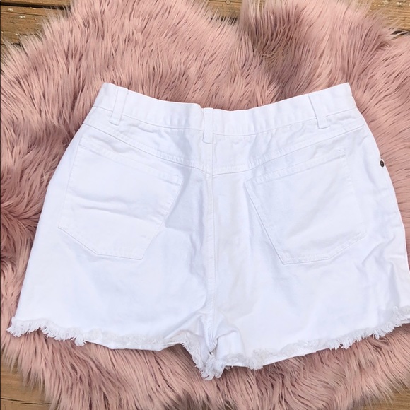 VTG Newport News Hi-Rise White Shorts - Picture 6 of 6